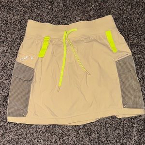 Lululemon Multi Pocket Cargo High Rise Hiking Skirt size 8